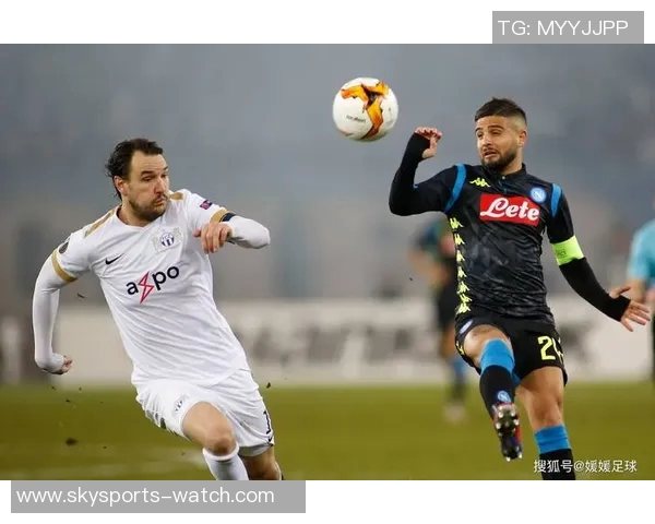 国王杯精彩对决波尔图与那不勒斯战成平局神扑瞬间引发全场狂欢 国王杯精彩对决波尔图与那不勒斯战成平局神扑瞬间引发全场狂欢