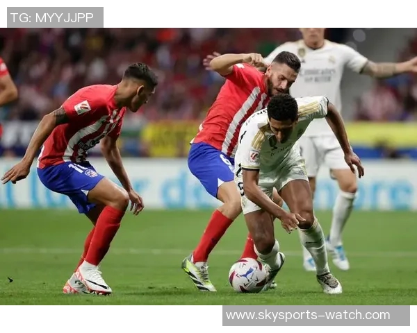 德甲激战：拜仁狂胜皇马6比2神奇扑救点燃全场激情